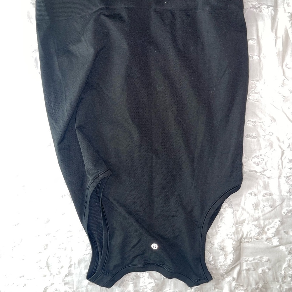 Black lululemon tank top